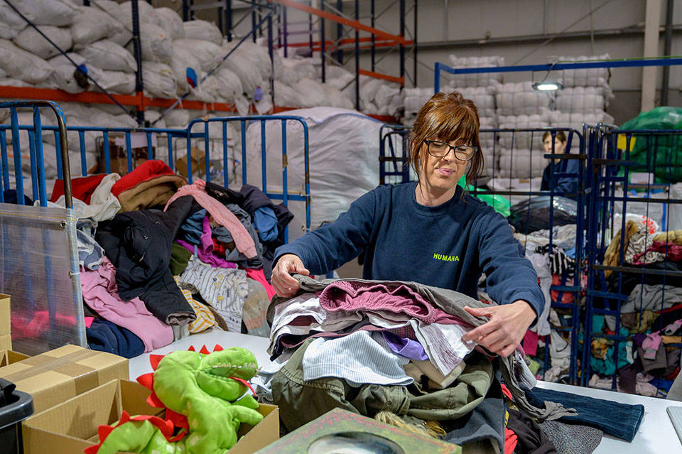 Una segunda vida para la ropa: Humana recupera 1,6 toneladas de textil con un fin social y ambiental