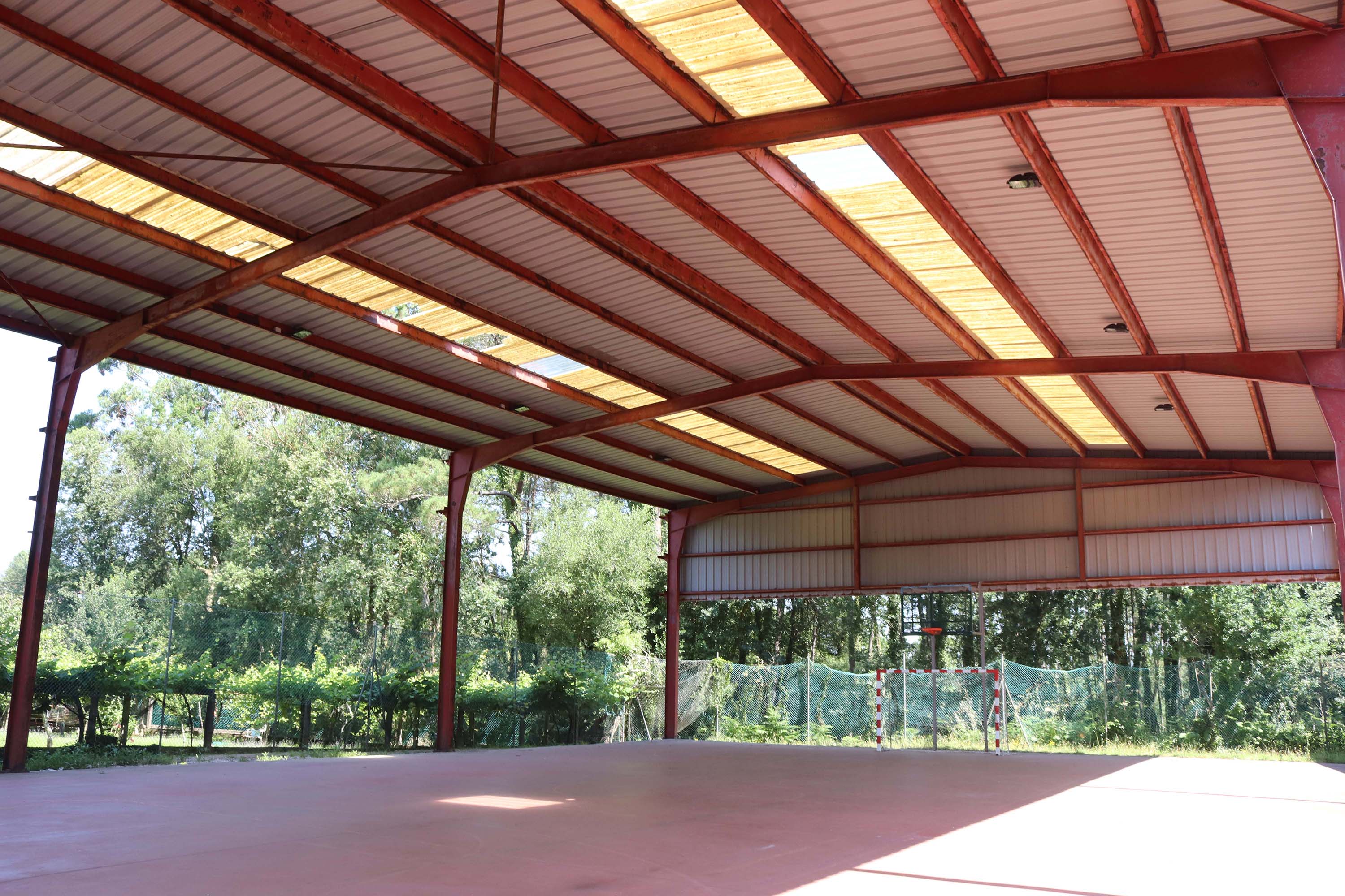 O Concello de Lousame investirá case 50.000 euros na mellora da pista polideportiva do Sanguiñal (Tállara) e os seus accesos